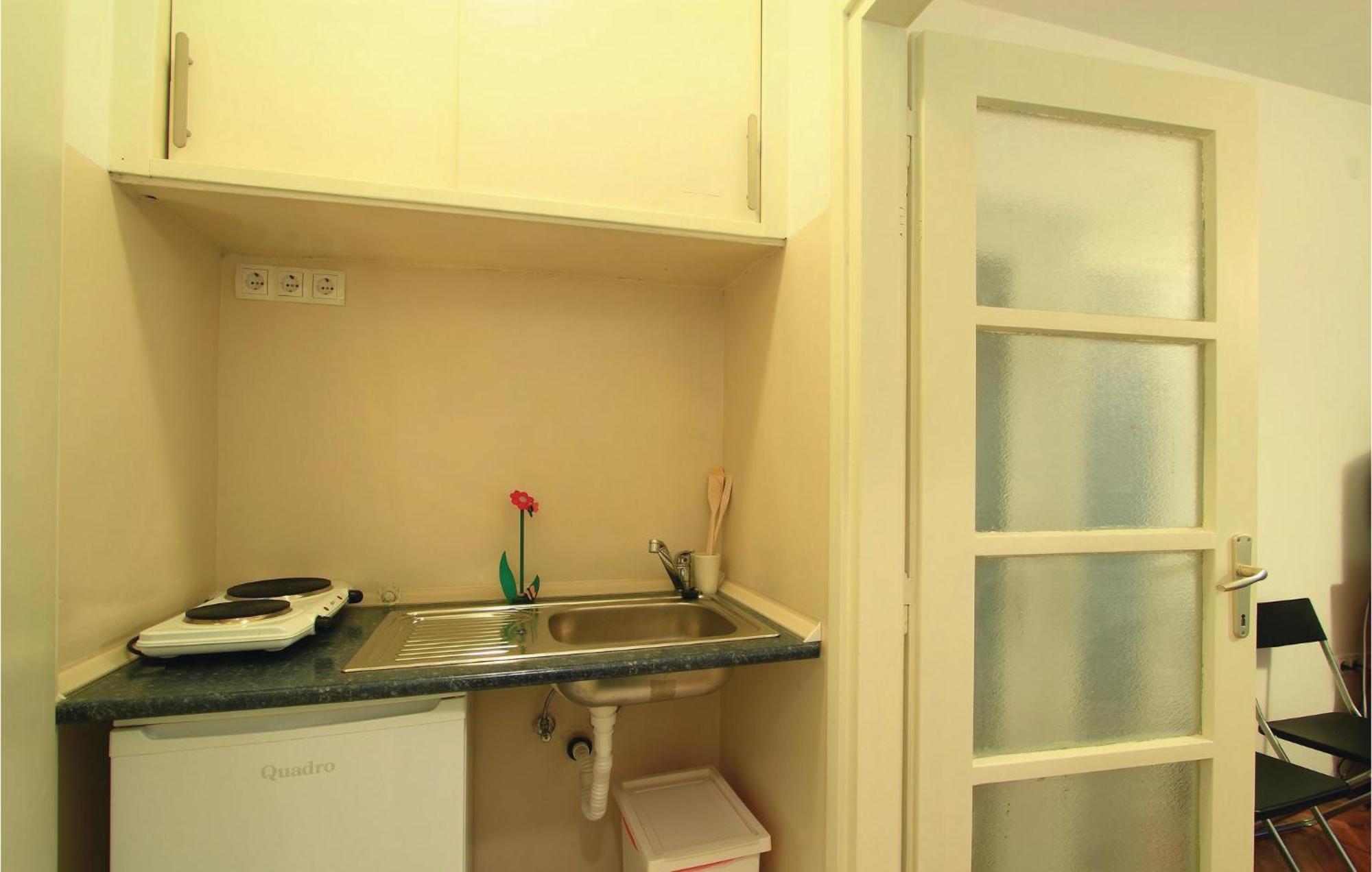 1 Bedroom Awesome Apartment In Пула Екстериор снимка