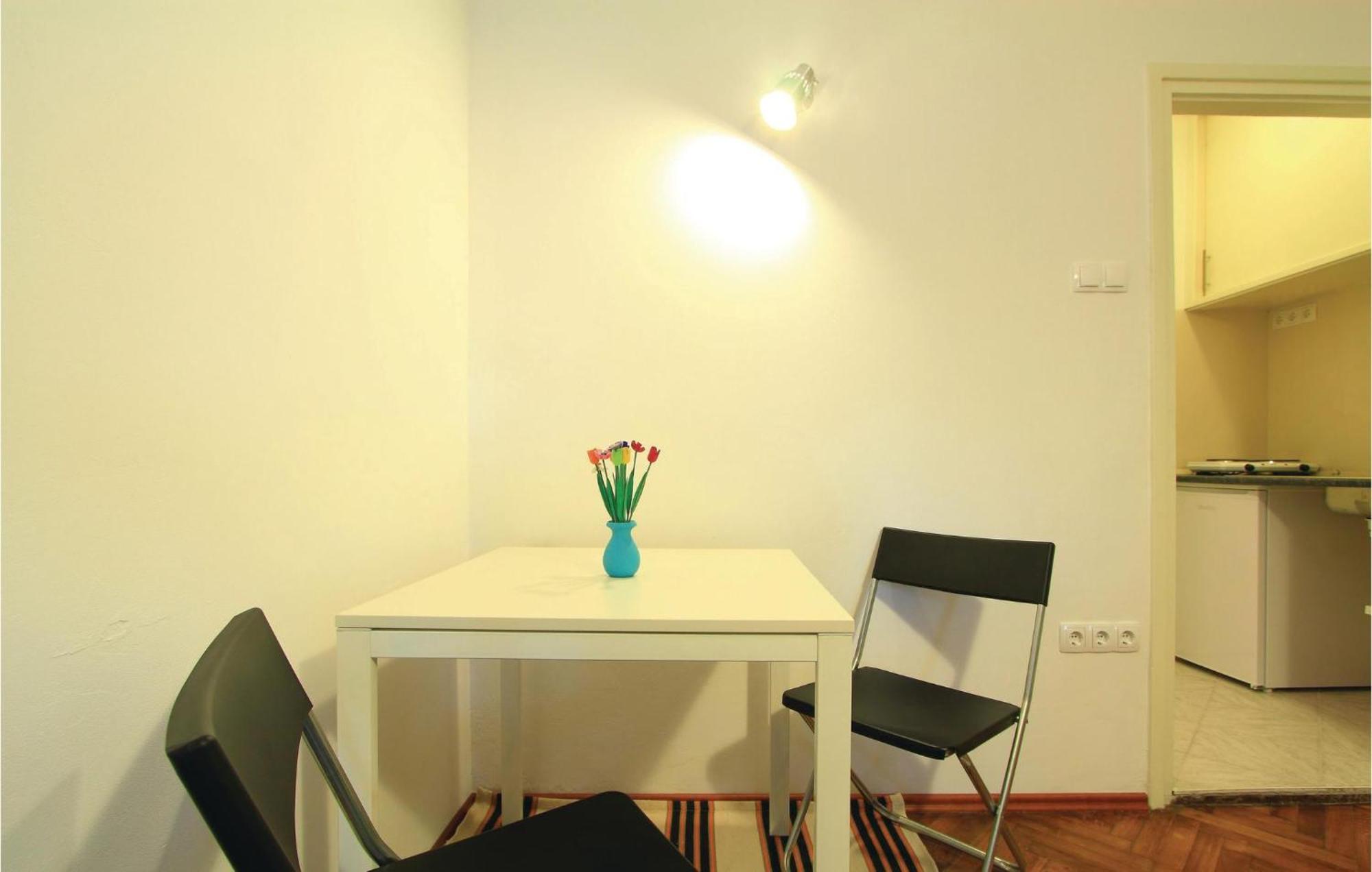 1 Bedroom Awesome Apartment In Пула Екстериор снимка