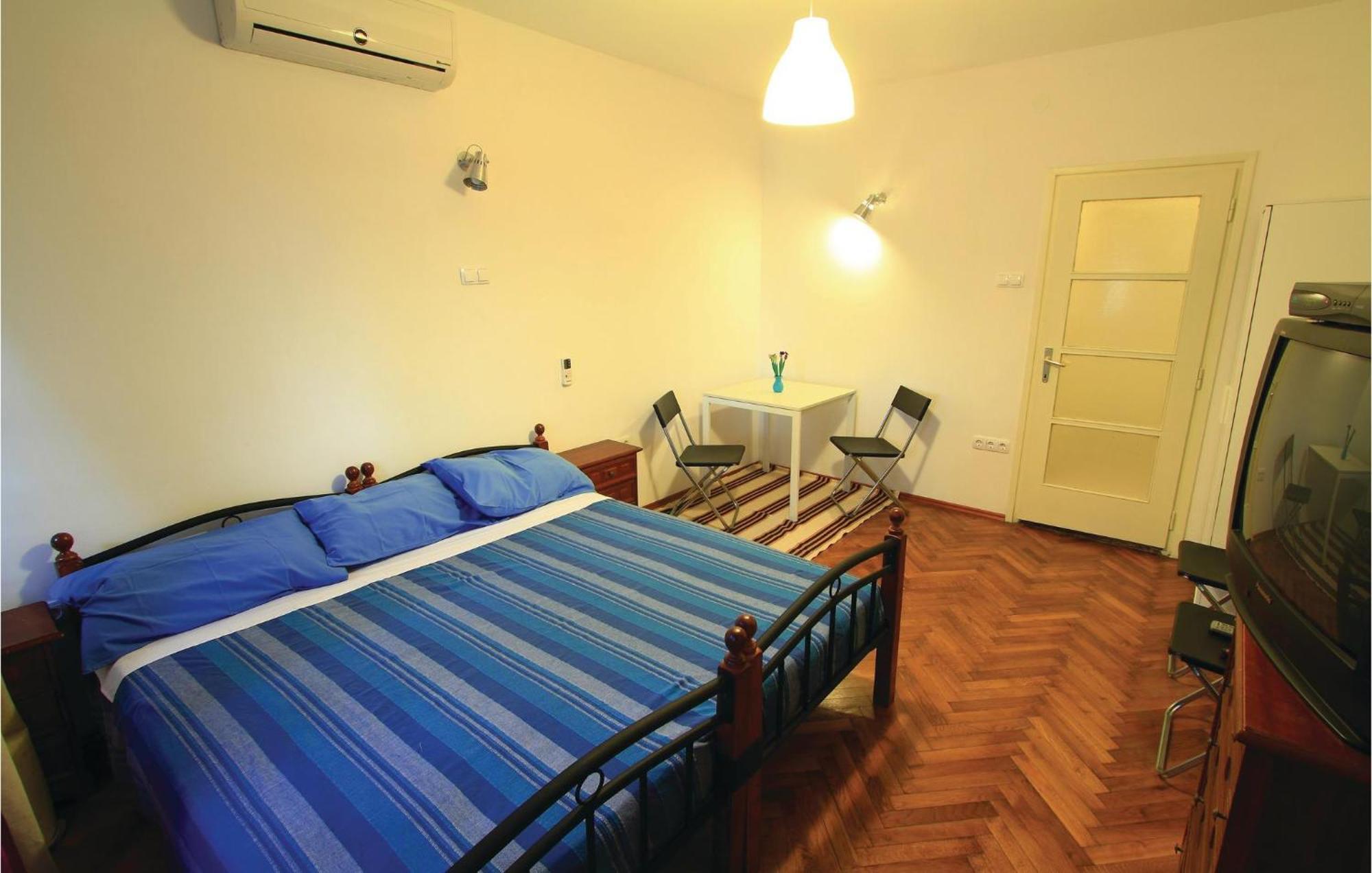 1 Bedroom Awesome Apartment In Пула Екстериор снимка