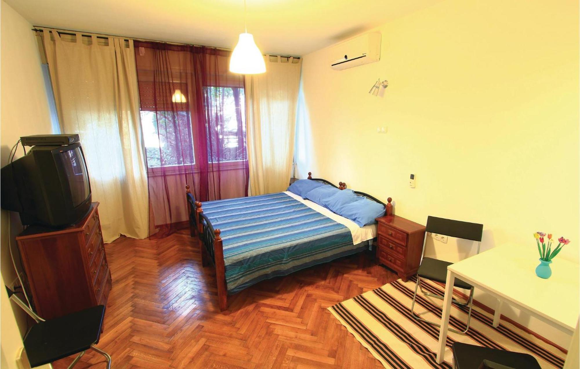 1 Bedroom Awesome Apartment In Пула Екстериор снимка